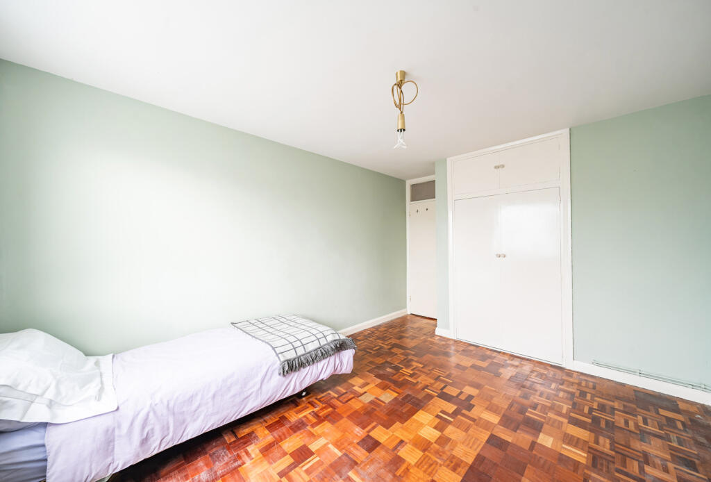 1298397-8-682df68...