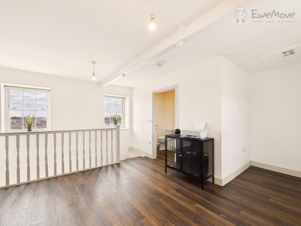 CAM03640G0-PR0061-STILL031