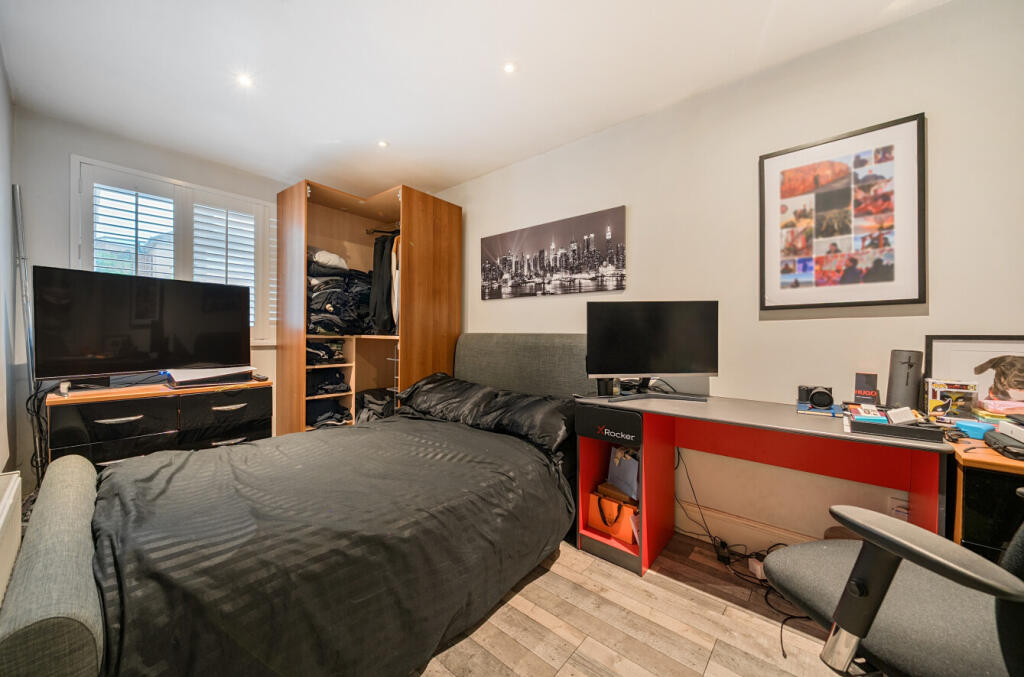 138049011691758a93f898arw1