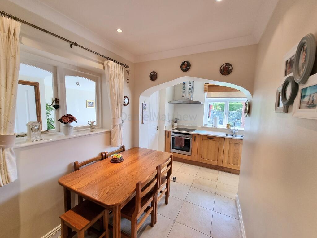KITCHEN/BREAKFAST ROOM