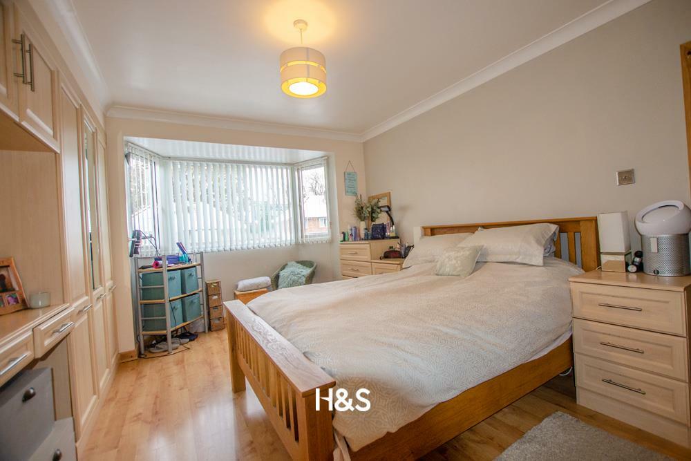 50chamberlainroad bedroom 1..jpg