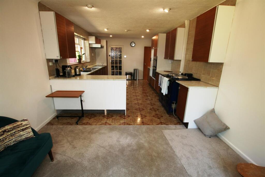 gowerhouse,kitchen2.JPG