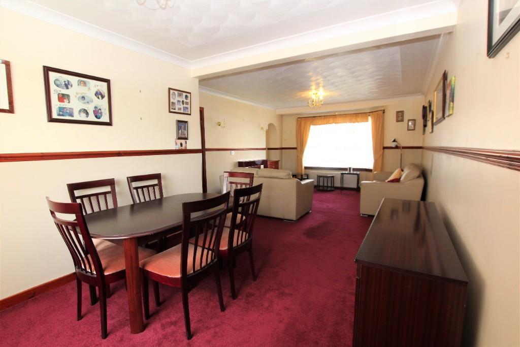 lounge/dining room