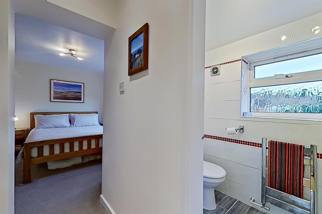 16. 19 Heath Croft Road inside-20 (Large).jpg