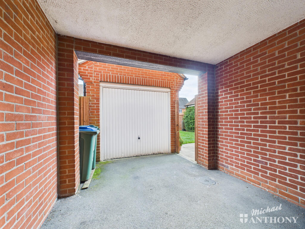 CAM03218G0-PR0735-STILL021