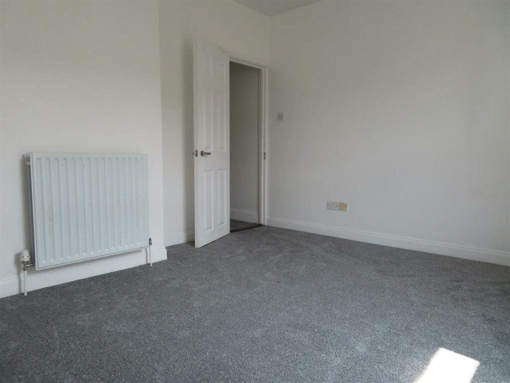 137 Newcome Bed1a.JPG