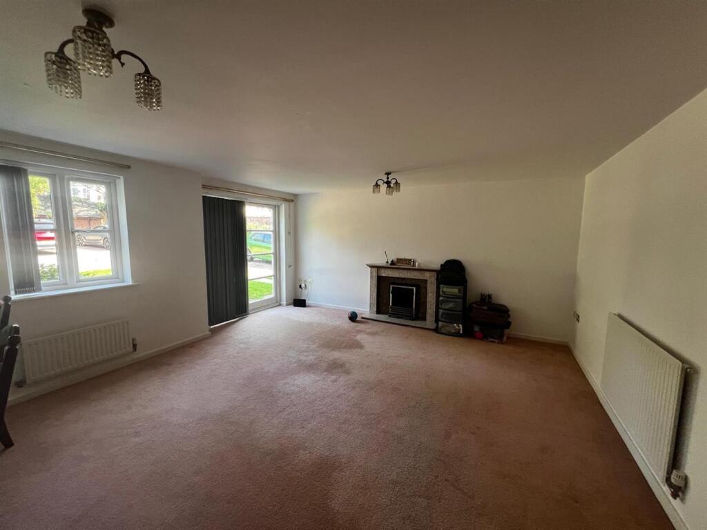Lounge 2.jpg