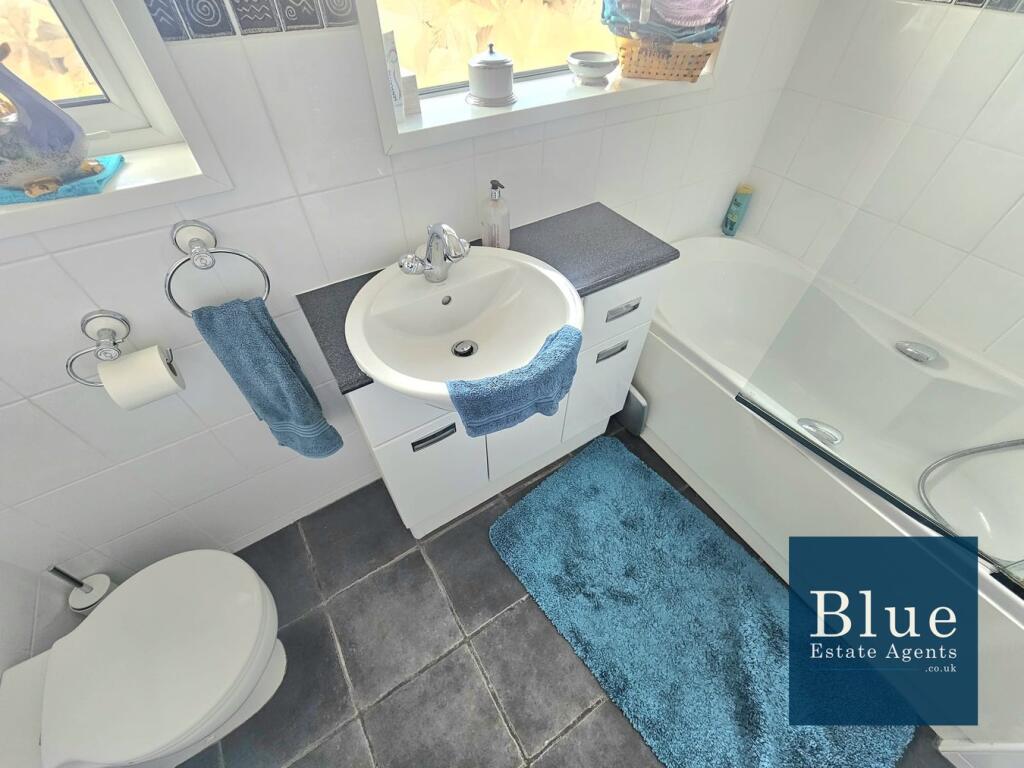 Family Bathroom Suite 