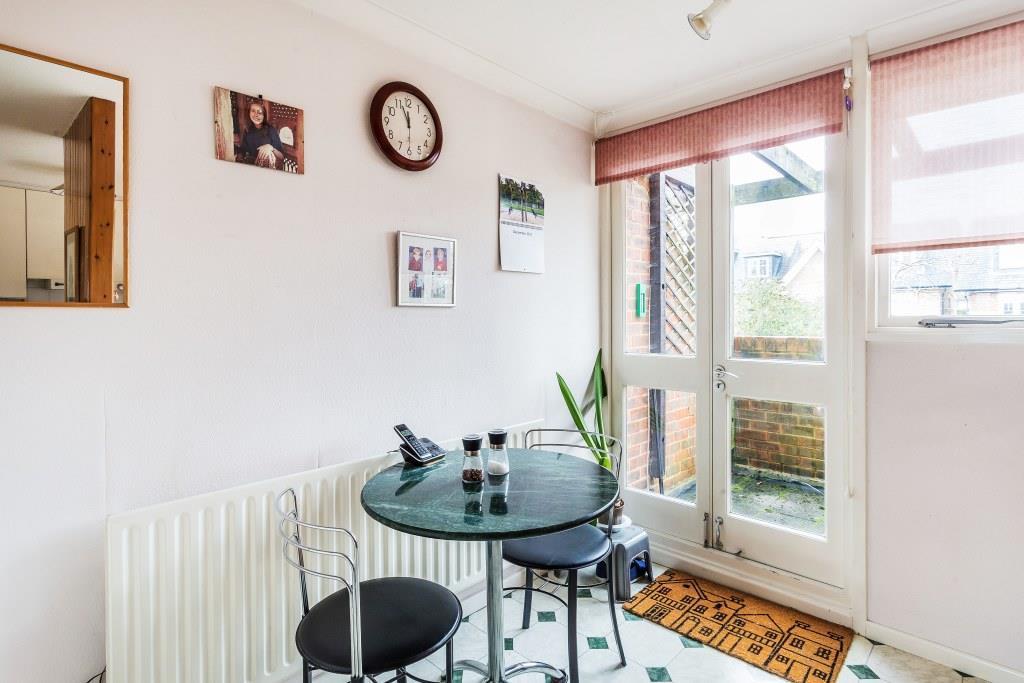 Breakfast room to balcony.jpg