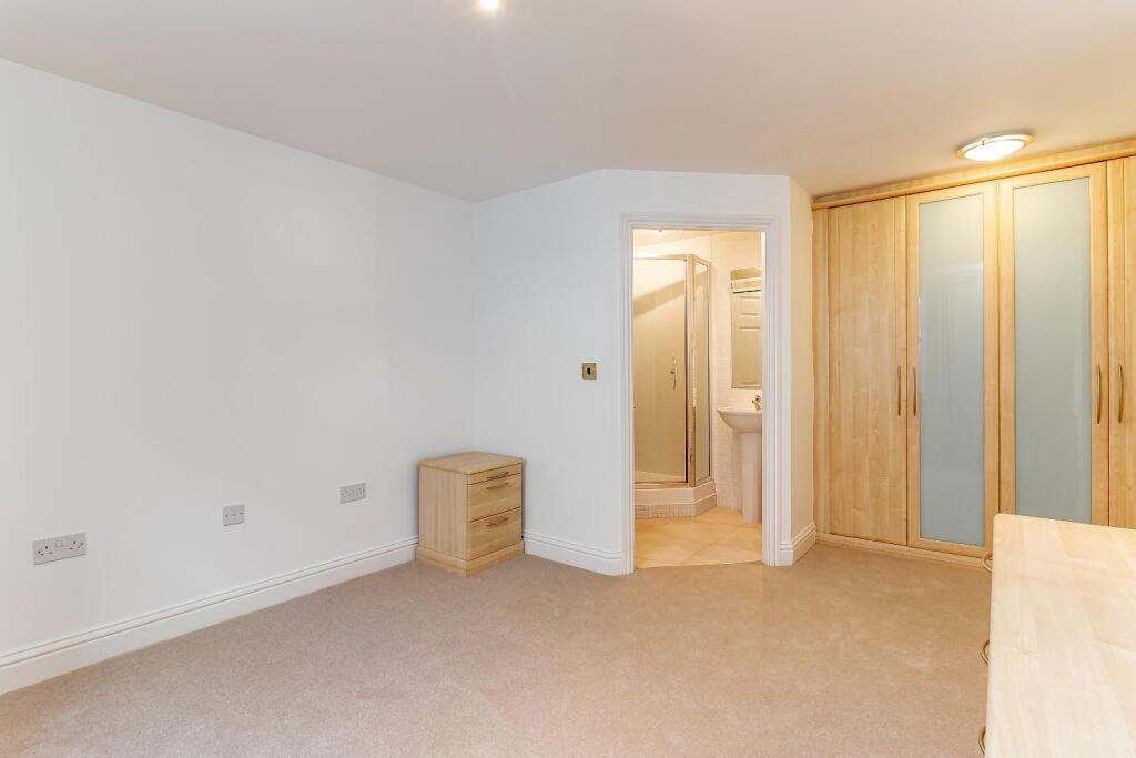 Master Bedroom - B.jpg