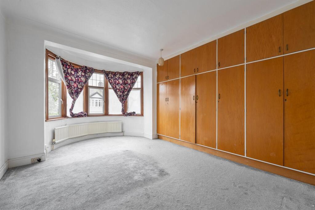 Wordsworth Avenue, E18