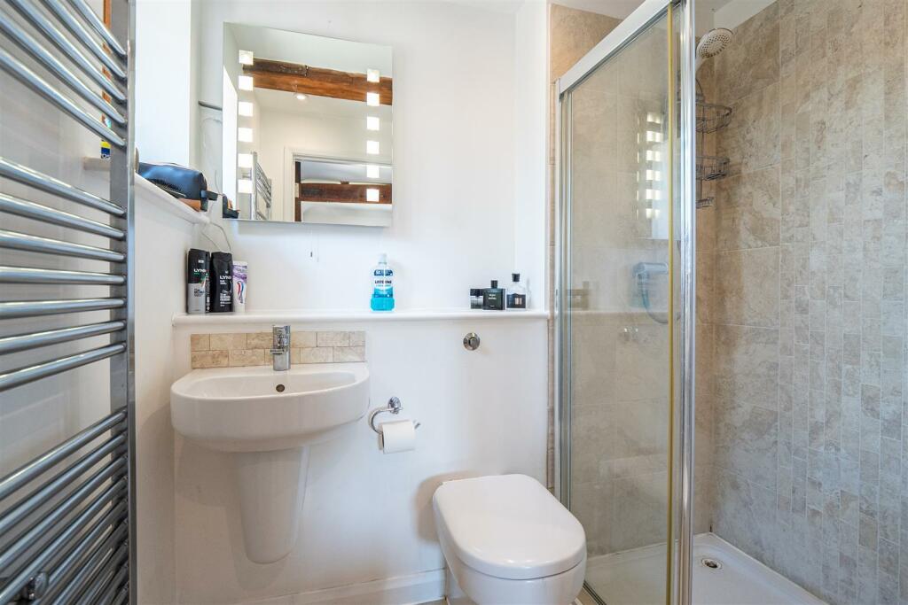 Ensuite 3.jpg