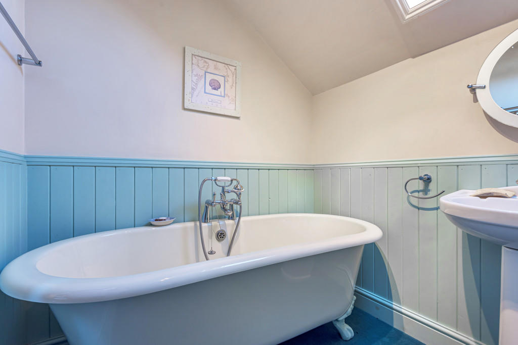 Second Floor Bath...
