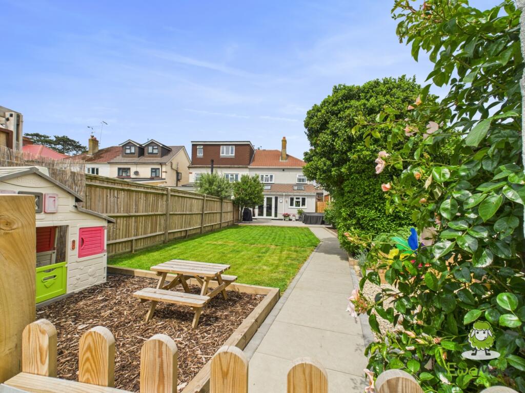 CAM03778G0-PR0235-STILL042