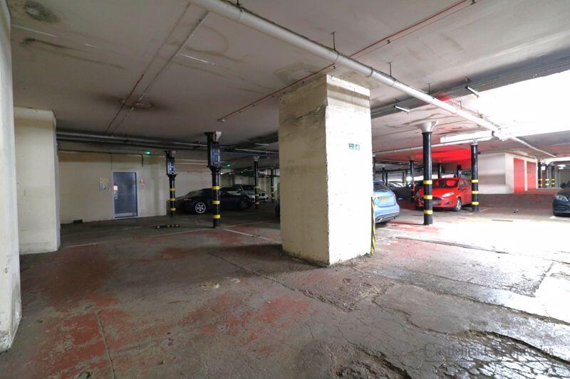 Parking / Garage