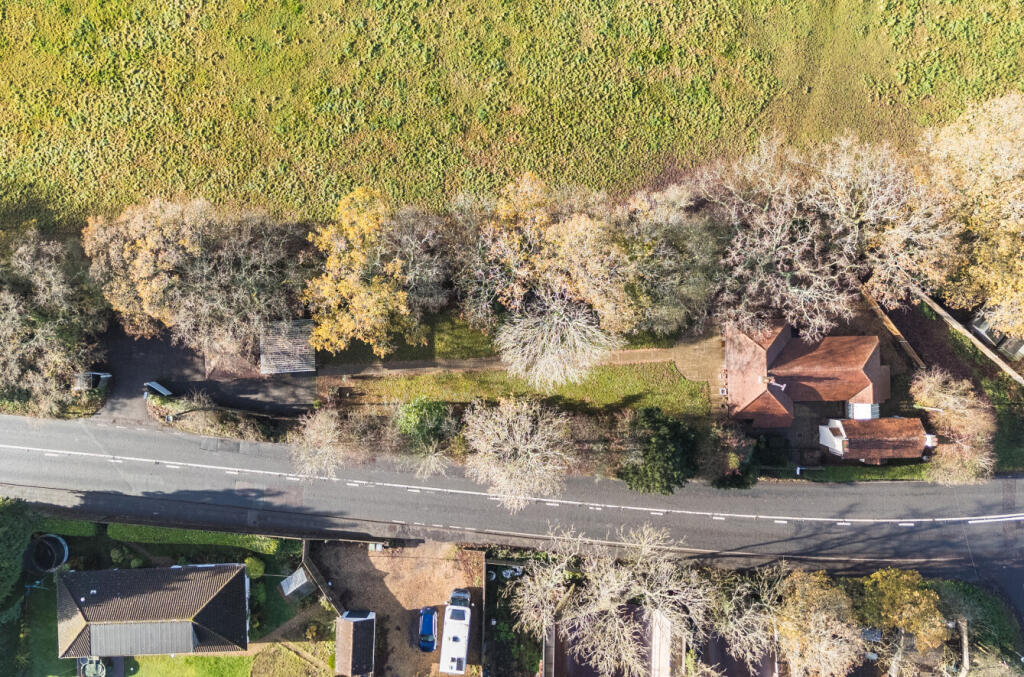 1385596-6-69298a5...