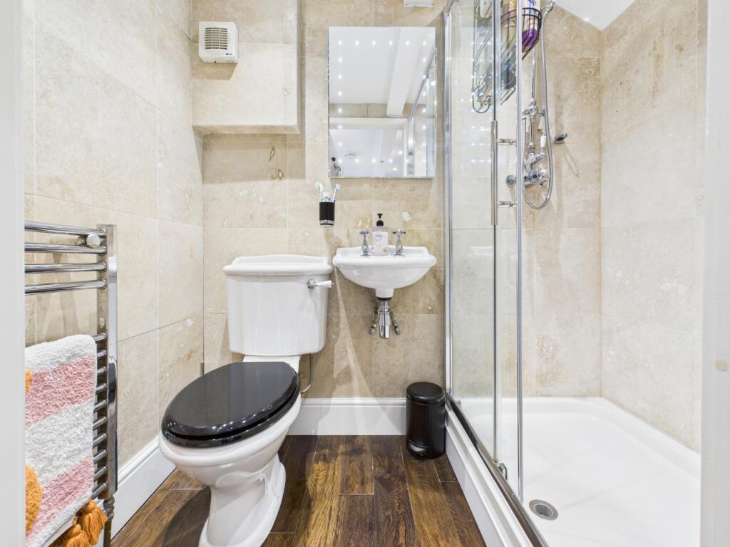 CAM03729G0-PR0080-STILL028