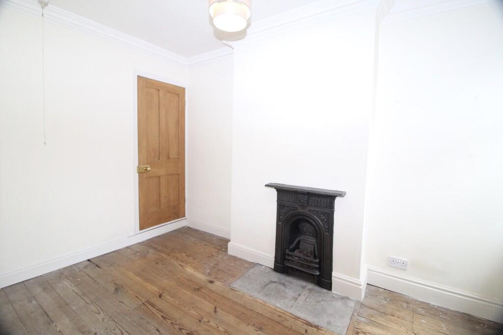 12ECE872-69BD-41E...