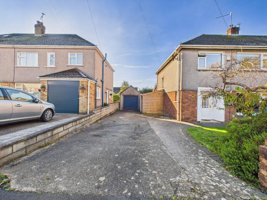 Driveway &amp; Front Entrance
