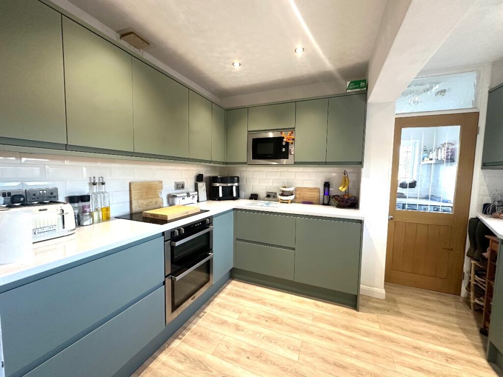 Moated Farm Drive, Addlestone