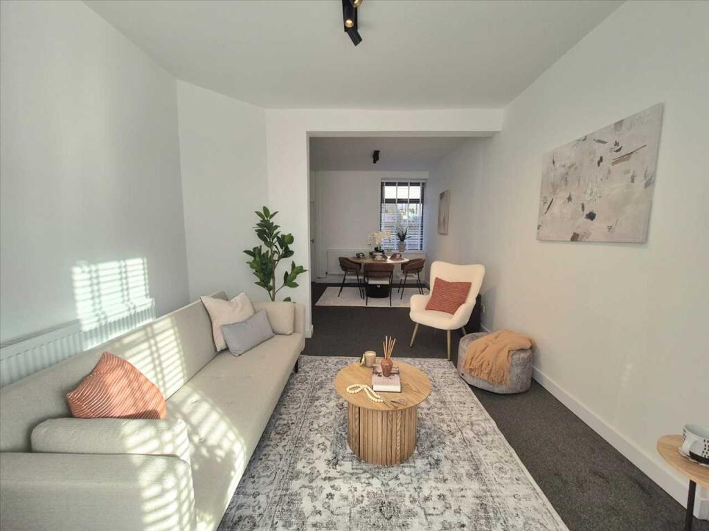 Lounge/Dining Area