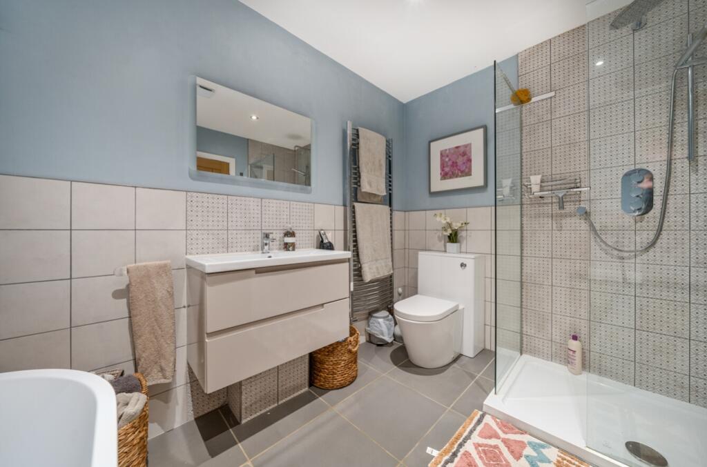 1305672-16-6849f789ca4c3