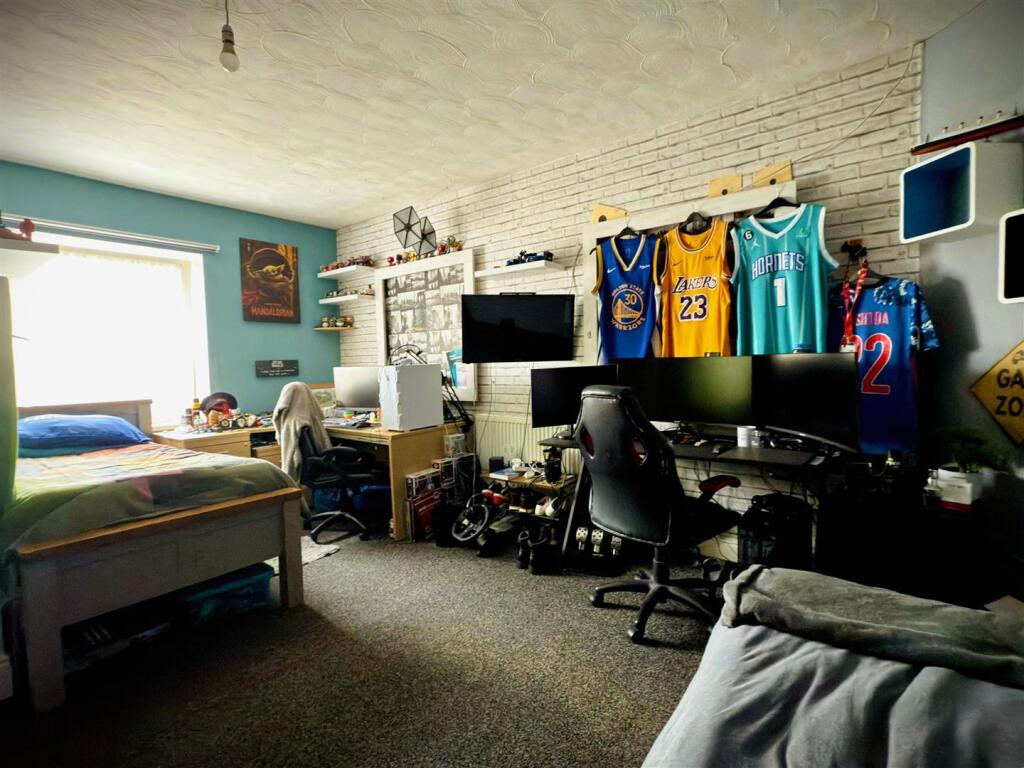 Double Bedroom 2.jpg