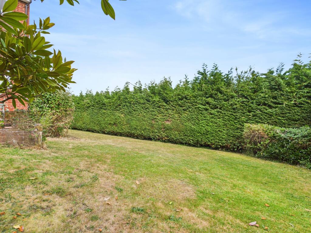 CAM01354G0-PR0548-STILL013