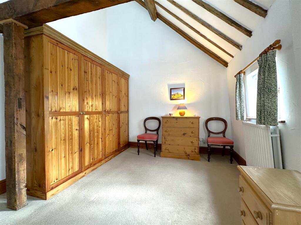 Bedroom One Dressing Area 768