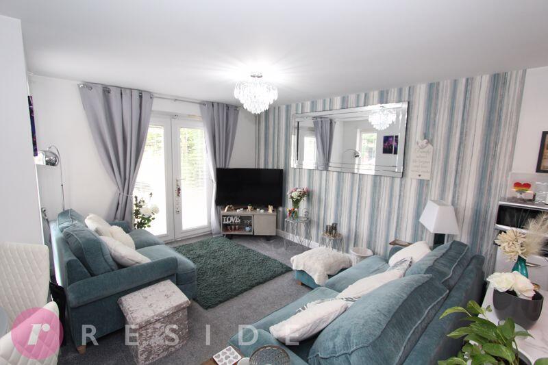 Lounge/Dining Area