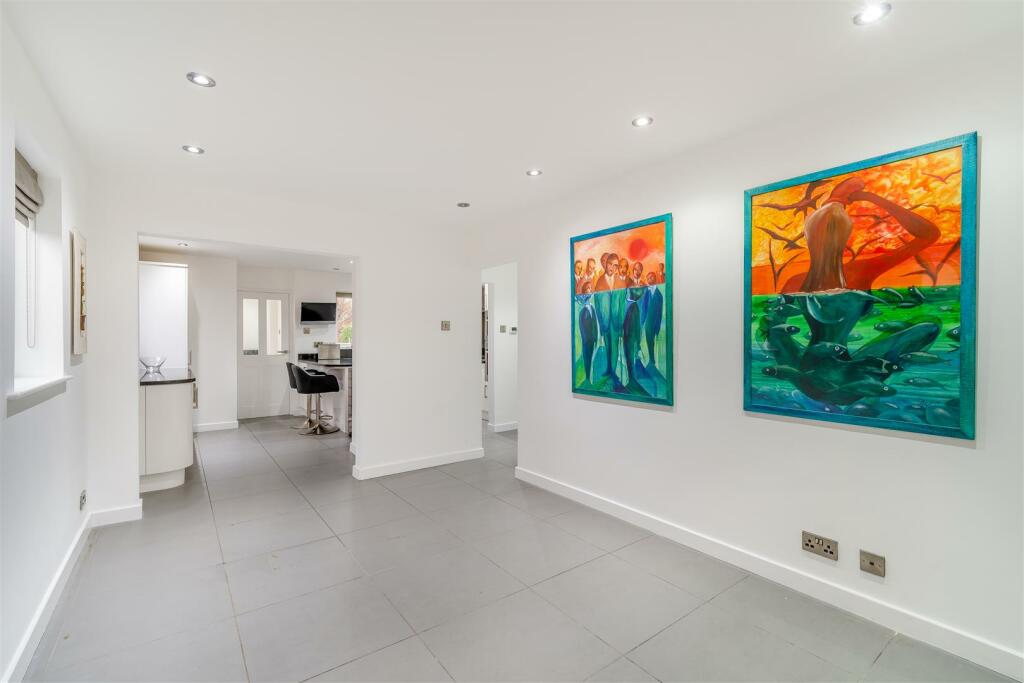 8579910-interior25.jpg