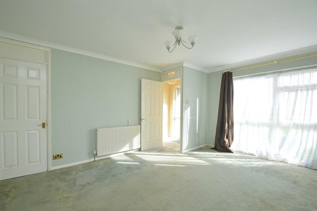 resizedLounge1.jpg