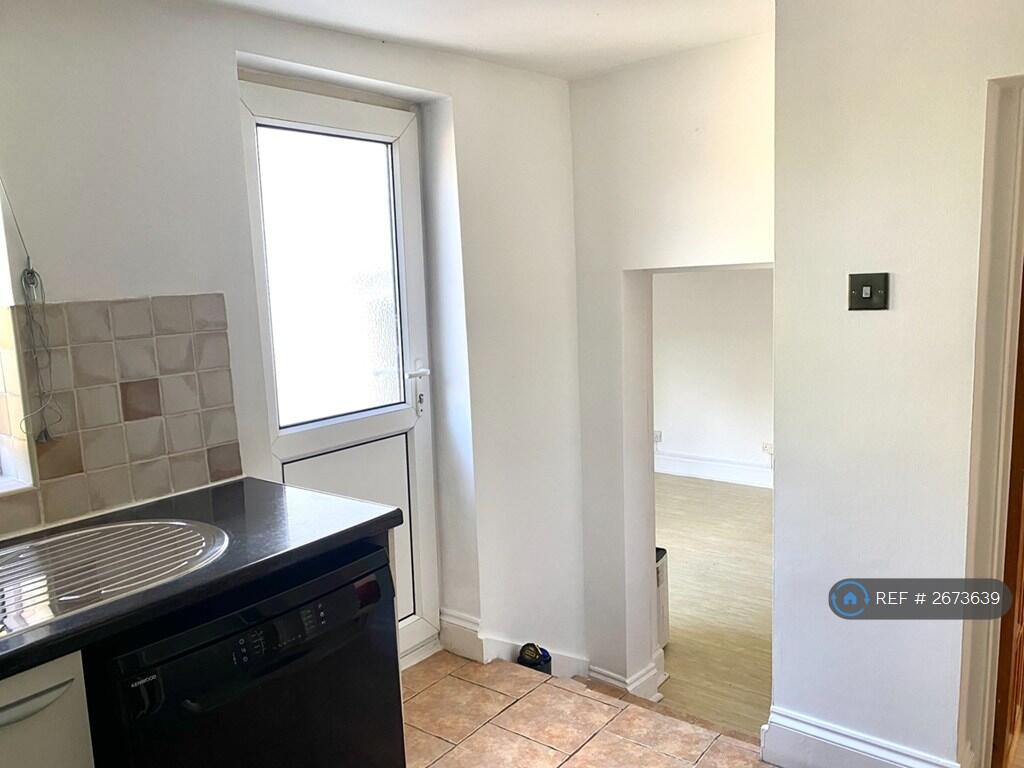 Kitchen &amp; Door To Garden