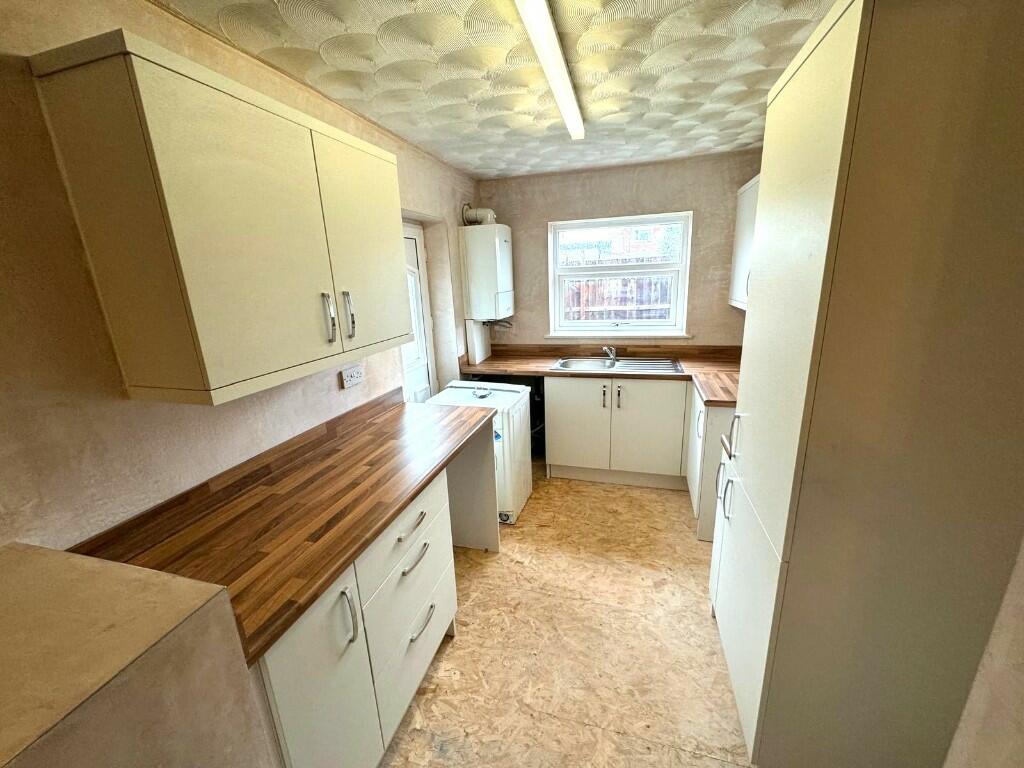 FITTED KITCHEN