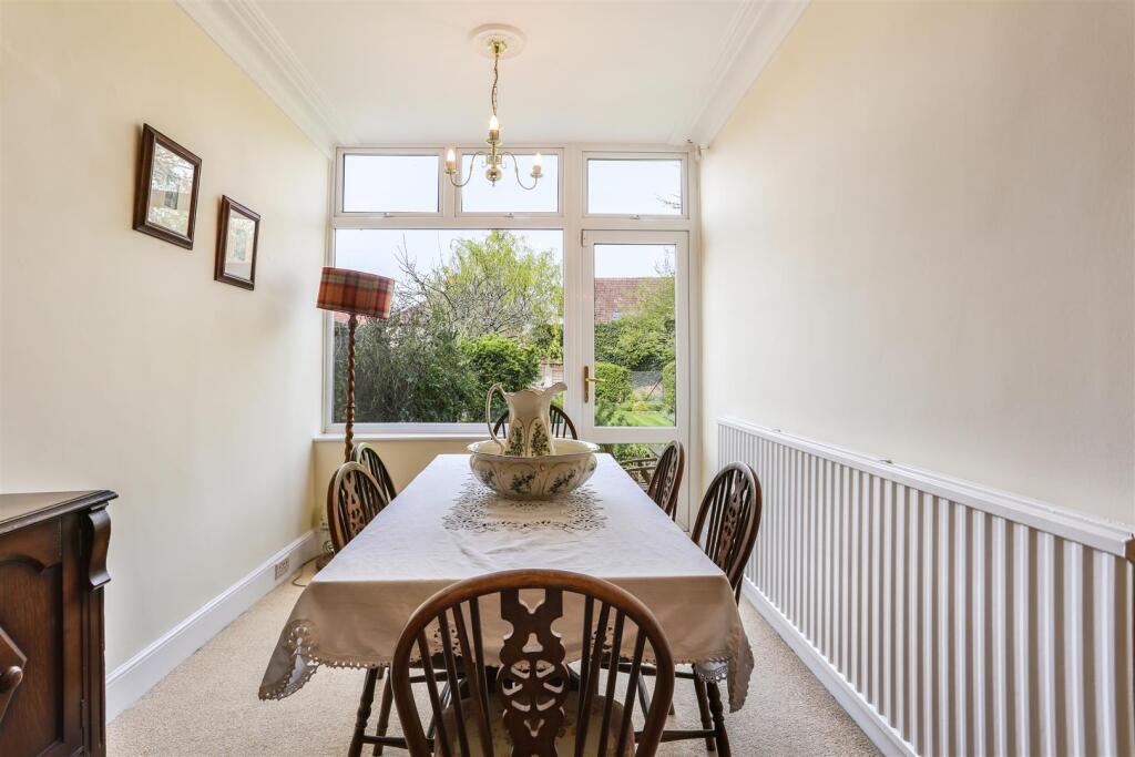 561052892 - 62 Carshalton Park Road, SM5 9.jpg