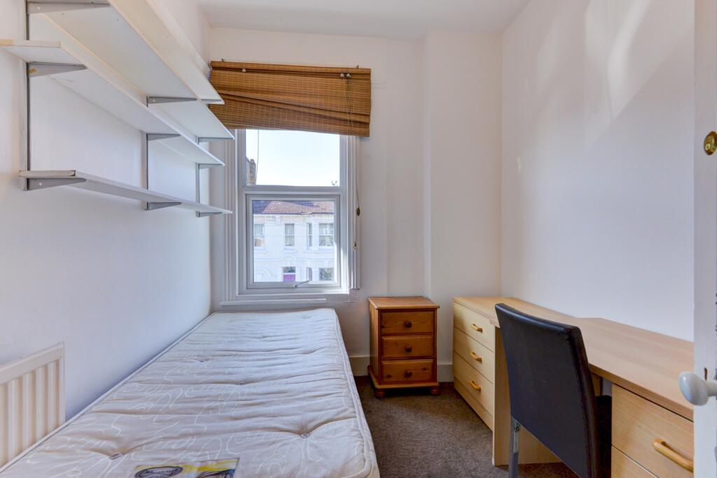 8 DeMontfort Road Bedroom 5 (1)