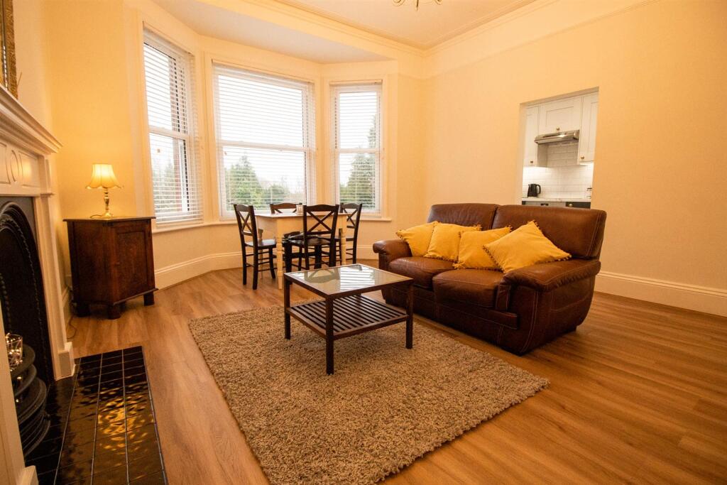 6 Abigail House - Living Room-5.jpg