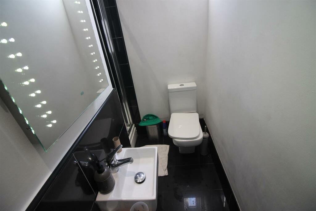 79BCR- Bathroom 2.JPG