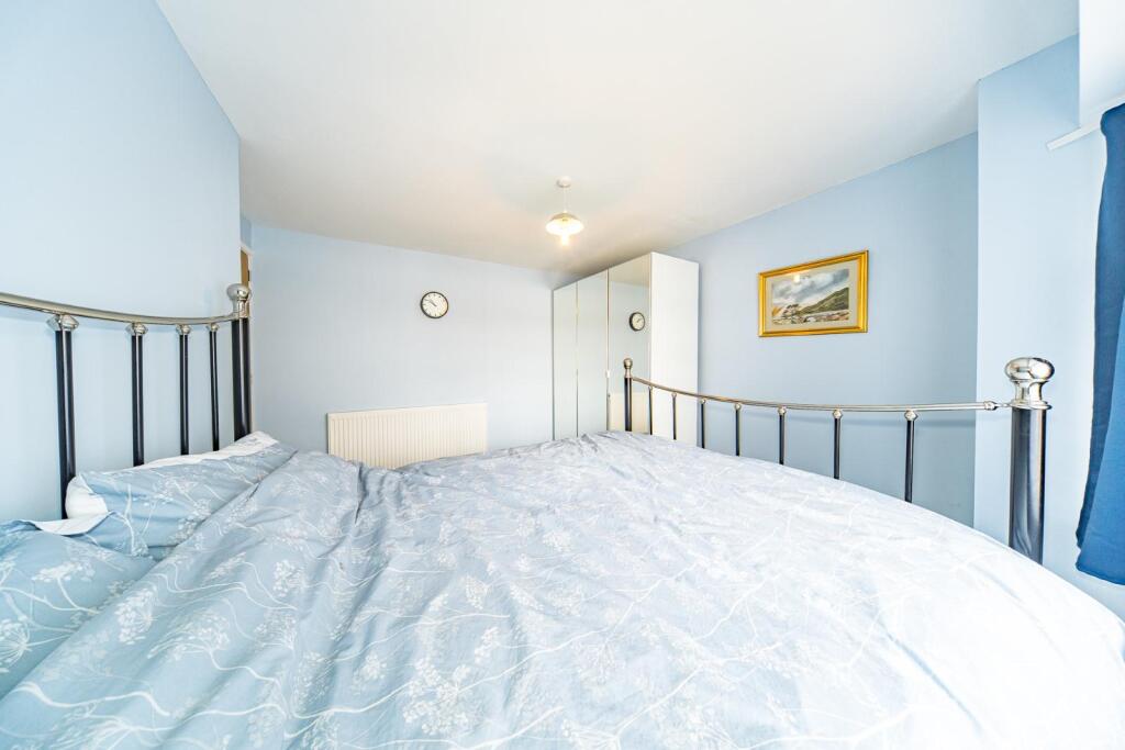 17 Arnside Avenue bedroom 1.jpg