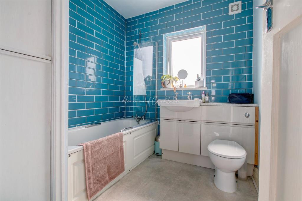 St Agnes, Heath, HernCrabtree, (12).jpg