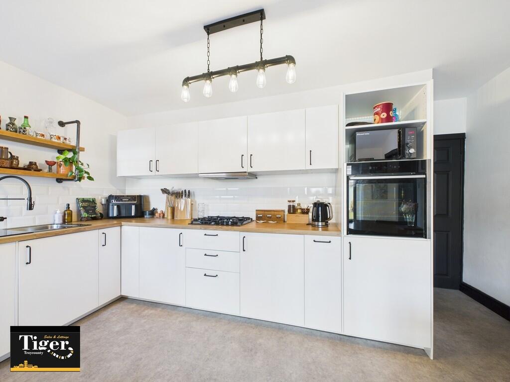 CAM02176G0-PR0518...