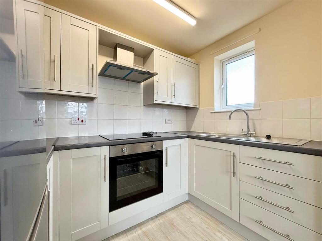 Kitchen (2).jpg