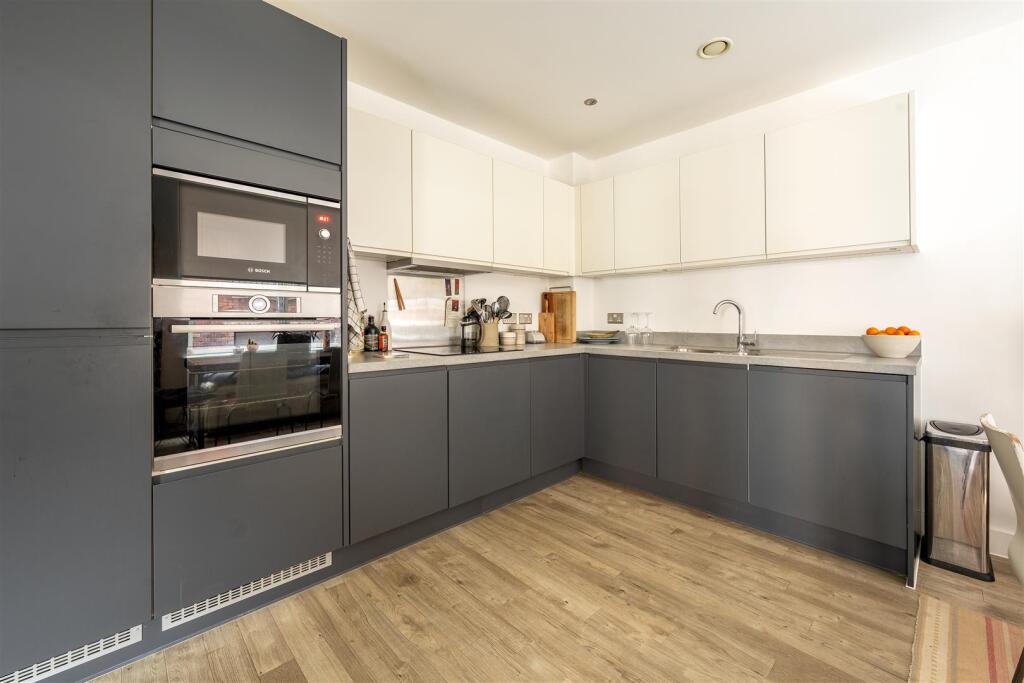 Adansbeck Court, E3