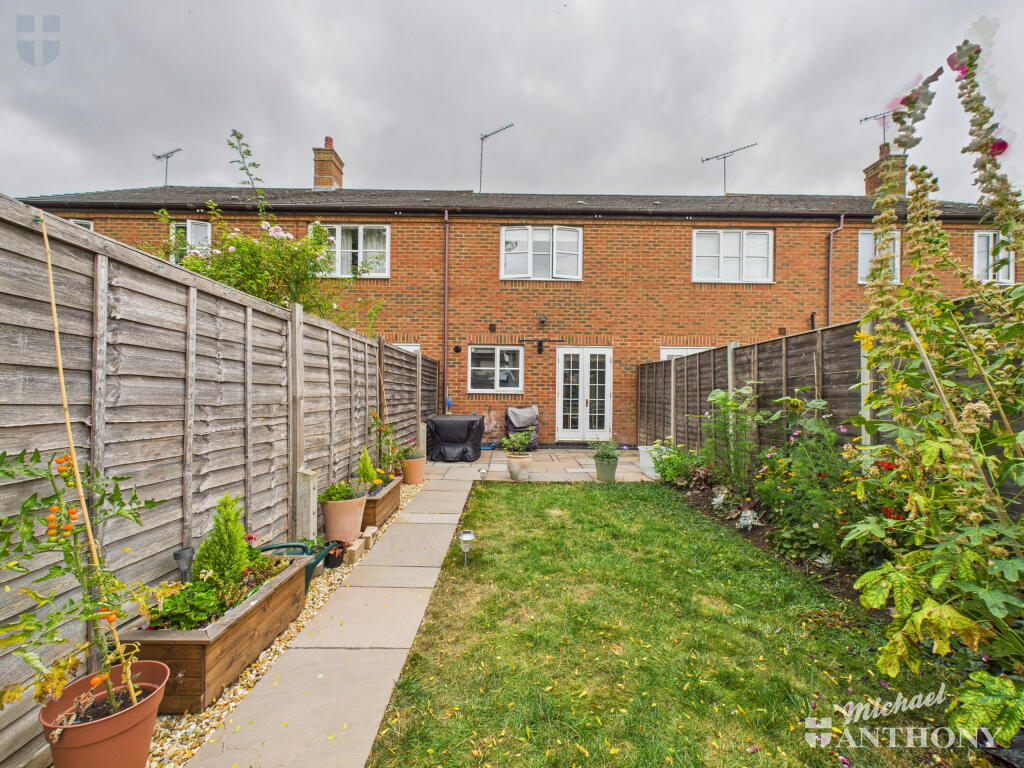 CAM03218G0-PR0743-STILL028