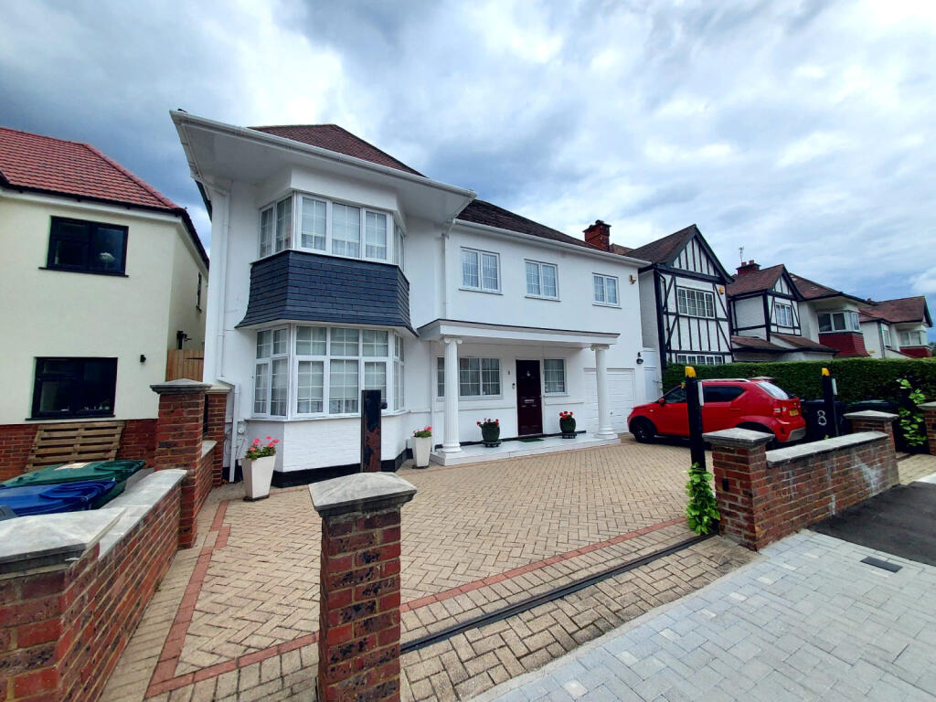 Very large studio flat,Hendon.