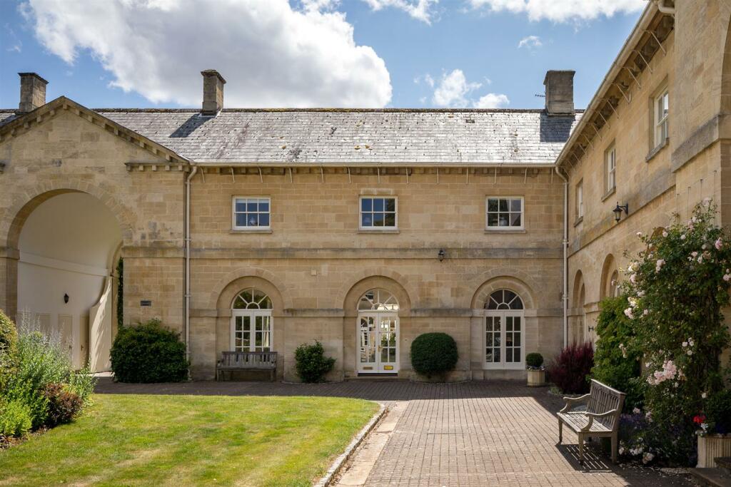 6 - 7 Sherborne Stables - GL54 3DW - Web.jpg