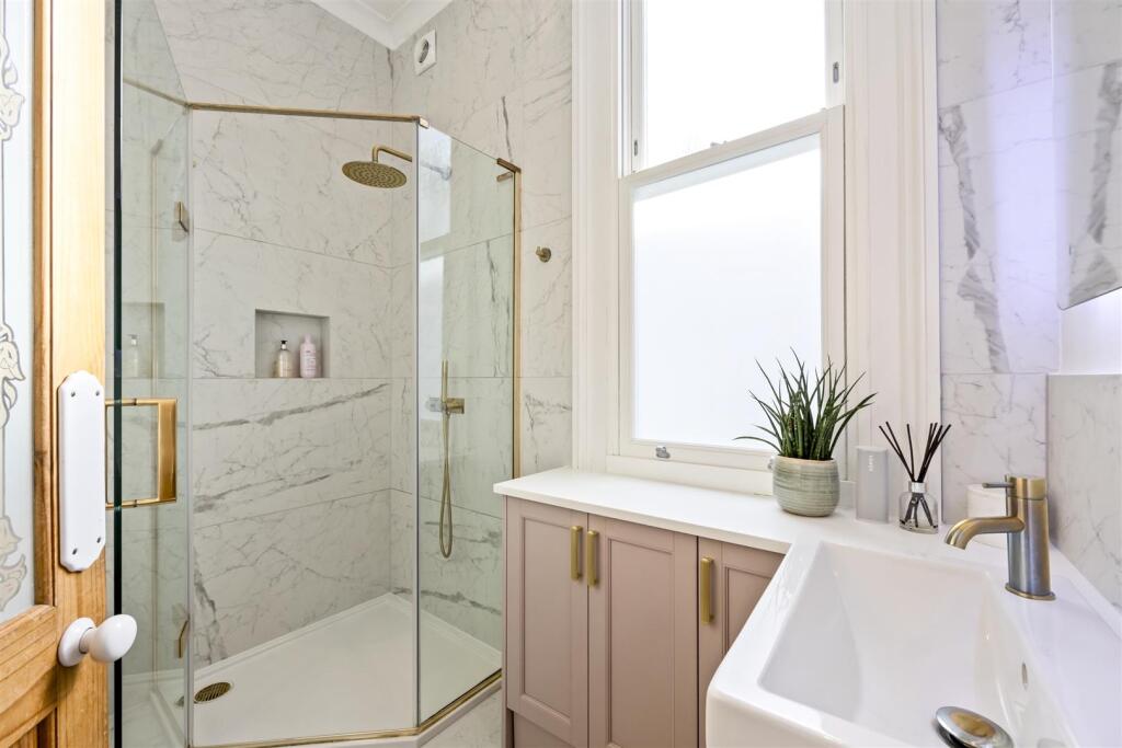 Family Bath/Shower Room