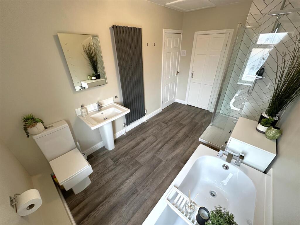 First Floor Bathroom 447