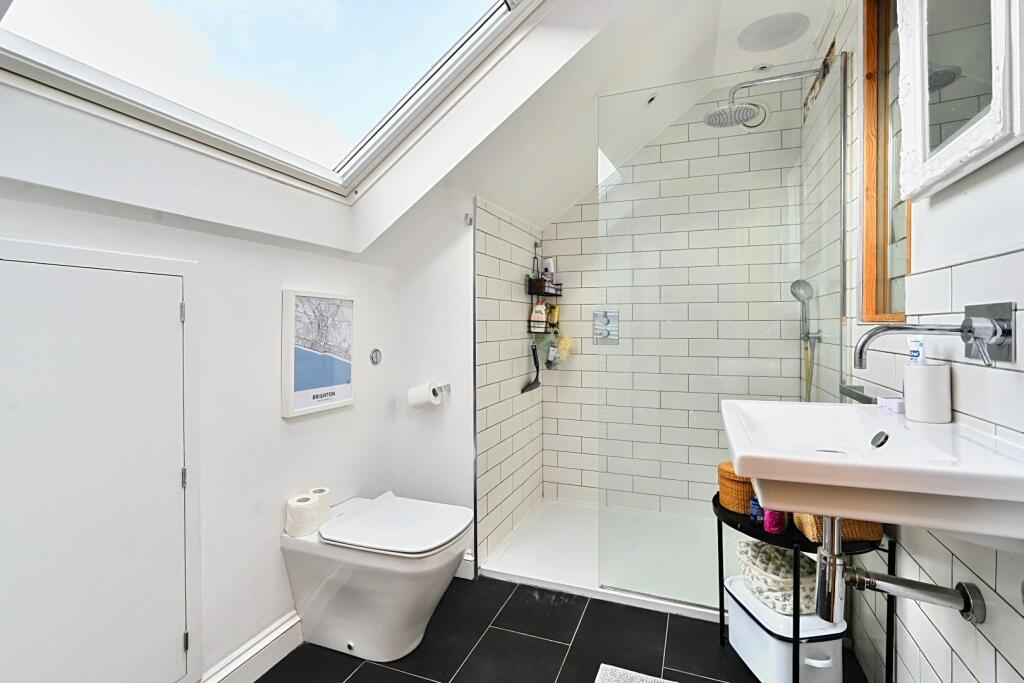 24 Dyke Road Drive, BN1 (17).jpg