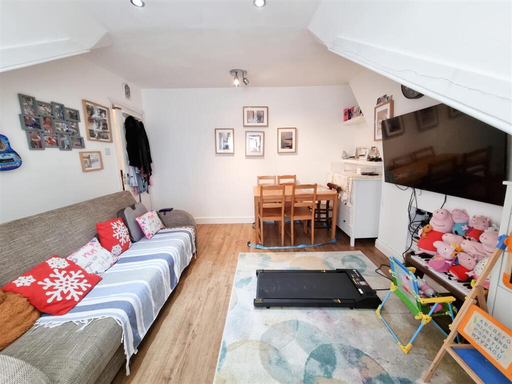 1000040801 (1)_edited.jpg